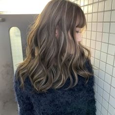 Lowlight Haircolor, Korean Highlights Hair Color, Korean Balayage Hair, Korean Highlights, Highlight Hairstyles, Beige Hair, Korean Hair Color, Hair Color Underneath