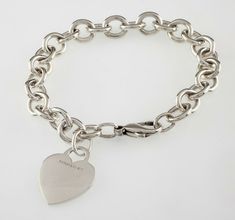 Tiffany & Co. Sterling Silver Blank Heart Tag Charm Bracelet Retails for $335 #TiffanyCo #Charm Tiffany And Co Rings, Engagement Rings Rose Gold Princess Cut, Tiffany And Co Gold, Tiffany And Co Earrings, Tiffany Wedding Rings, Tiffany And Co Bracelet, Tiffany And Co Necklace, Sterling Silver Bead Bracelet