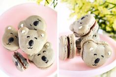 there are some cookies made to look like teddy bears on a pink plate with flowers in the background