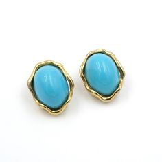 Vintage faux turquoise clip on earrings by Benedetto Panetta.  Signed "Panetta". Benedetto Panetta was a classically trained Italian artist who worked in gold and platinum. He started a costume line later in life but still maintained a fine jewelry aesthetic. The gold wash is in decent condition with minimal signs of wear. The finish of the turquoise has a few tiny dark specks but overall these beauties have years of life left. Price reflects condition. Measures: ~1" Tall x .75" Wide Weight: 18.9 grams Please feel free to contact me with questions and/or for additional photos. More brutalist style pieces in the shop: Brass sculptural cuff - www.etsy.com/BaseFare/listing/851892996 Frosted glass flower ring - www.etsy.com/BaseFare/listing/1419937754 *Free Shipping on Domestic Orders Over $35 Gold Wash, Flower Ring, Turquoise Earrings, Statement Jewelry, Clip On Earrings, Platinum, Gold Tones, Cuff, Fine Jewelry