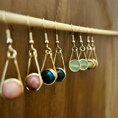 Cute dangly earrings, wire wrapped, handmade, stone bead earrings, minimalist, great gifts! Copper wire. It is tarnish-resistant and nickel-free. Hypoallergenic. Each pair of earrings comes with two rubber backings. Because each earring is handmade and stone is unique, it is not guaranteed that the color of the stone will be identical to the picture.  **This listing is for one pair of earrings. Please select one of the 4 stone options. Wire Drop Earrings, Teardrop Wire Earrings, Handmade Stone Earrings, Bead And Wire Earrings, Handmade Earring Ideas, Hand Made Earings, Wire And Bead Jewelry, Simple Wire Earrings, Handmade Earrings Ideas