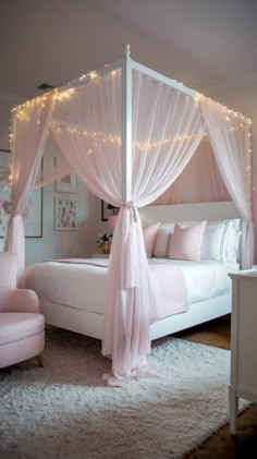 Canopy Bed Ideas Pink, Simple Bed Aesthetic, Girls Pink And White Bedroom Ideas, Canopy Bed Teenage Girl, Beds For Teenage Girls Room, Pink Canopy Bed Aesthetic, Girls Canopy Bedroom Ideas, Canopy Beds For Girls Room, Bed Style Ideas