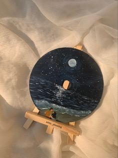 Cd painting, cute coupleart, upcycling art , cd art, beach painting, beach art, night waves painting midnight beach art inspiration Vinyl Record Painting, Cd Painting, Couples Art, Art Couples, Art Romantic, Romantic Paintings, Painting Beach