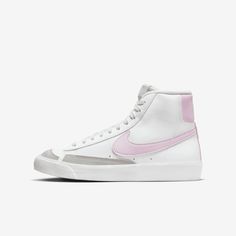 Blazer Shoes, Girls Basketball Shoes, Trendy Shoes Sneakers, Nike Shoes Girls, Preppy Shoes, Pretty Shoes Sneakers, Nike Blazer Mid 77, Nike Blazers Mid, Nike Blazer Mid