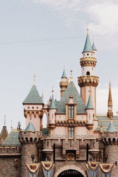 the entrance to sleeping beauty castle in disneyland