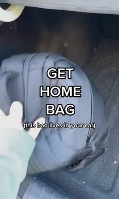 This Woman Has An Emergency “Get Home” Bag She Keeps In Her Car, And Here Are The 26 Items She Keeps Inside Get Home Bag, Car Life Hacks, Emergency Prepardness, Emergency Preparedness Kit, Survival Skills Life Hacks, Emergency Bag, Survival Life Hacks, Car Essentials, Survival Life