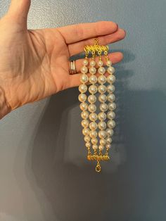 Vintage faux pearl bracelet Four Strand Extender Vintage Bracelet Gold Tone Elegant Pearl Beaded Charm Bracelet, Pearl Chain Bracelets With Round Beads For Party, Elegant Charm Bracelet With Round Beads And Extender, Fancy Bracelet, Pearl Bracelet Gold, Faux Pearl Bracelet, Vintage Bracelet, Bracelet Vintage, Bracelet Gold