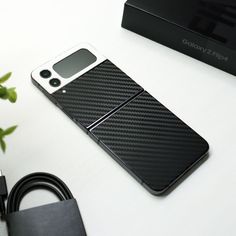 Samsung Galaxy Z Flip 4 Black carbon fibre skins