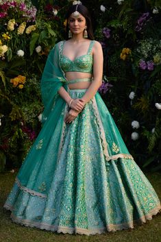 Simple Lehenga, Mehendi Outfits