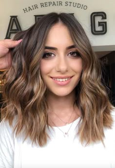 Medium Brown To Light Brown Hair, Light Brown Hair One Color Brunettes, Light Brown Balayage Medium Length, Light Brown To Dark Brown Hair, Fall Balayage Brunette Honey, Balayage Medium Brown Hair, Brown To Light Brown Balayage, Medium Brown Lived In Hair, Light Brown Hair Medium Length