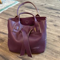 Authentic Clean Size Measurements In Photos Color Red Velvet To Purple Tods Bag, Photo Colour, Red Velvet, Red Color, Pink Purple, Bag Lady, Velvet, Purple, Red