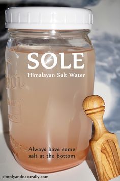 Himalayan Salt Water, Salt Water Flush, Himalayan Salt Benefits, Sole Water, Detox Kur, Natural Colon Cleanse, Mosquito Bite, Natural Drinks, Himalayan Pink Salt