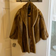 Nwot Fully Lined Pockets On Inside Ladies This Is A Cape And Does Not Have Arms So U Can Wear This As Is Or On Top Of A Coat Or Even On The Inside Of A Coat Faux Fur Cape, Cape Shawl, Fur Cape, U Can, Black Tan, Black And Tan, Shawl, Faux Fur, Cape