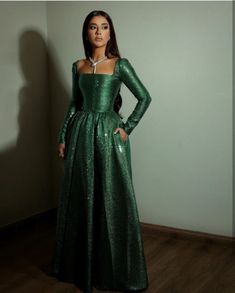 Green Haute Couture, Unique White Dress, Green Long Dress, Green Formal Dresses, Concert Dresses, Haute Couture Gowns, Royal Dresses, Georges Hobeika, Dreamy Dress