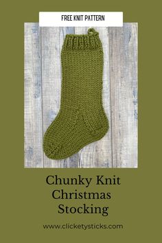 the chunk knit christmas stocking pattern is shown on a wooden background with text overlay