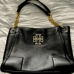 Authentic Black Tory Burch Tote With Hood Hardware. Excellent Condition. Tory Burch Tote, Womens Tote Bags, Gold Hardware, Tory Burch, Conditioner, Womens Sizes, Women Shopping, Gold, Black