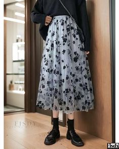 Fisdy - Falda midi coreana de gasa floral de primera calidad con exquisitos detalles de terciopelo y favorecedor diseño de talle alto Rok Tile, Rok Midi, Chiffon Midi Skirt, Y2k Fall Outfits, Tulle Long Skirt, Gauze Skirts, Velvet Accents, Chiffon Floral, Blue Tulle