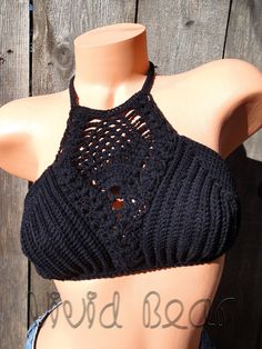 This halter top that is comfortable and perfect for wearing with jeans or shorts! Wear it with a long skirt for a cute boho look. This is a beautiful crochet Black halter handmade top made of soft baby cotton blend yarn. Adjustable ties on neck and back permits to adjust better the size to your body.The tank have a glamorous fringe trim to complete the look. Looks great with shorts, pants or skirt! Wear it whenever you want to shine! It is guaranteed to accentuate your finest assets. COLOR: Your Festival Crochet, Crop Top Crochet, White Crochet Top, Crochet Halter Top, Crochet Bra, White Halter Top, Womens Halter Tops, Top Music, Cotton Crop Top