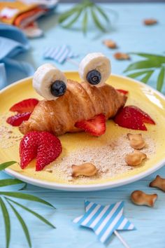 Fun food for kids. cute crab croissant with fruit for kids breakfast Weird Food Combos, Fun Food For Kids, Cute Toast, Food For Kids, Fruit Animals, Decorações Com Comidas, Food Art For Kids, Creative Snacks, Fruits For Kids