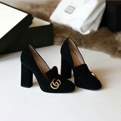 Hak Tinggi, Fashion Catwalk, Designer High Heels, Slides Shoes, Crazy Shoes, Shoe Obsession, Gigi Hadid, Gucci Shoes, Shoe Lover