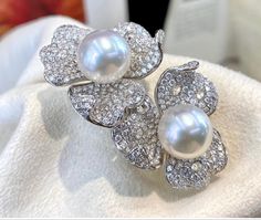 Pearl Tops, Ring