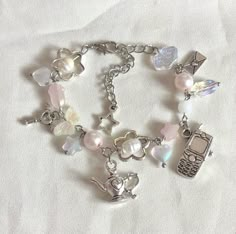 Aesthetic Charm Bracelet, Cute Charm Bracelets, Charm Bracelet Aesthetic, Aesthetic Bracelet, Bracelets Bead, Beaded Charm Bracelet, Bracelet Inspo, Pretty Jewelry Necklaces, Bead Charms Diy