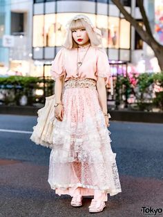 London Street Fashion, Style Dr Martens, Vintage Fashion Style, China Street Fashion, Hutch Makeover, Japanese Fashion Designers, Kawaii Outfit