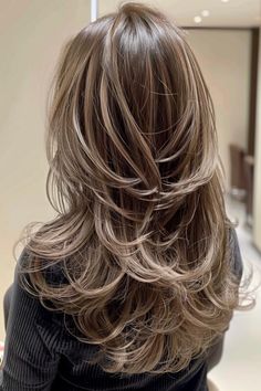 Butterfly Haircut From Back, Ash Brown Hair With Layers, Medium Length Haircut Lots Of Layers, Butterfly Haircut Front And Back, Shoulder Length Layered Haircuts Thick Hair, Soft Rounded Layers, Short Curtain Bangs Butterfly Cut, Hair Inspo Color Brunettes Highlights, Butterfly Cut For Long Hair