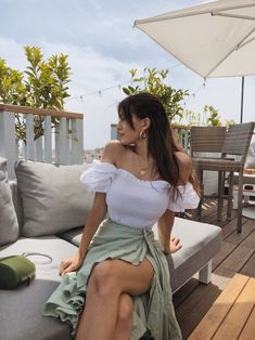 How To Pose In Skirt, Cute Overall Outfits, Overall Outfits, Tumblr Clothes, Long Skirt Fashion, Pencil Skirt Outfits, White Shirt Blouse, Outfits Dress, Fashion Sketches Dresses