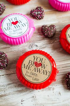 Free Valentine Printable! 'You Blow Me Away' is perfect to add on top of bubble gum tape, a bottle of bubbles or a few balloons! | mynameissnickerdoodle.com Kids Valentine Ideas, Valentines Kids, Friend Valentine Gifts, Classroom Valentines, Class Valentines, Valentine Gifts For Kids, Homemade Valentines, Valentines Day Treats, Valentines School