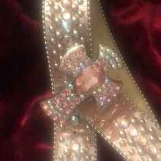 Pink Crystals Embellished B. B. Simon Belt! Stunning! Gucci Belt Women, Pink Loungewear, Bling Belts, Fur Hood Jacket, Juicy Couture Handbags, Crystal Belt, Boho Belts, Accessories Pink, Turquoise Accents