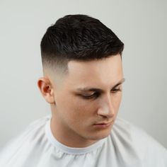 styled mens haircuts Baseball Haircuts, Dunner Wordend Haar, Skin Fade, Men Haircut Styles, Fade Haircuts, Athletic Hairstyles, Crew Cut, Mens Haircuts Short