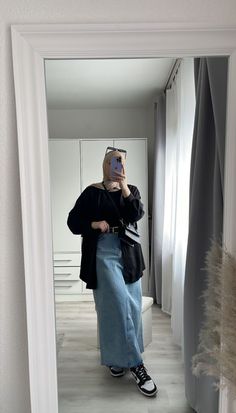 denim skirt
hijab fashion
winter outfit Black Skirt Outfit Hijab, Denim Maxi Skirt Outfit Hijab, Modest Outfits Jeans, Denim Skirt Outfit Hijab, Hijab Jeans Skirt, Outfit Ideas For Muslim Women, Long Denim Skirt Hijab Outfit, Jeans Skirt Outfit Hijab