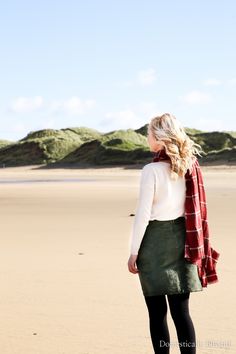 Choosing fall Ireland outfits can be difficult as the weather is constantly changing so here are 5 helpful tips on what to wear in Ireland in the fall. Unique Star Wars Gifts, Fall Sweaters For Women, European Summer Outfits, Cozy Winter Outfits, Fashion Trends Winter