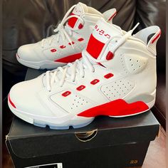 Basketball Shoes White Leather Jordan Shoes With Air Max Cushioning, White Leather Jordan Shoes For Running, 23 Outfit, Red Nike Shoes, Nike Shoes Blue, Jordan White, All Nike Shoes, Shoes Air, Air Jordan 6