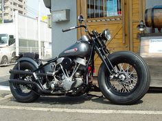 a black motorcycle parked in front of a building