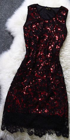 This is a christmas look definitely. I love the sequin in this dress something I would definitely wear. Wetlook Dress, Dress Sparkle, Formal Party Dress, Sparkly Dress, Dress Purple, Dress Formal, Formal Party, Homecoming Dress