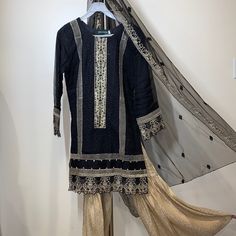 Color: Black With Gold Embroidery Fabric: Organza Suit With Banarssi Sharara Size For Shirt: -Length= 35’’ -Chest = 20’’ -Sleeve = 22’’ Size For Sharara (Pants) -Length= 37’’ -Waist With Elastic = 14’’ *This Dress Is In Very Good Condition, It’s Been Worn Twice. *Feel Free To Make An Offer Black Traditional Wear With Gold Embroidery For Festive Occasions, Bollywood Style Black Dupatta With Gold Embroidery, Party Black Dupatta With Gold Embroidery, Semi-stitched Embellished Black Salwar Kameez, Elegant Black Sharara With Zari Work, Elegant Black Traditional Wear With Gold Embroidery, Black Sets With Gold Embroidery For Party, Black Party Sets With Gold Embroidery, Elegant Fitted Black Sharara