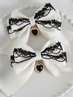 Lace Bows Diy, Kawaii Eyepatch, Dark Coquette Accessories, Gothic Wigs, Lace Hair Bow, Bows Design, Gothic Hair Accessories, Baby Dress Diy, Goth Gifts