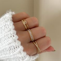 Gold Layered Rings, Everyday Ring Inspiration, Dainty Gold Ring Stack, Elegant Everyday Stacked Rings, Gold Rings Stack, Elegant Stacked Gold Rings, Stacked Jewelry Rings, Gold Stackable Everyday Chain Ring, Elegant Gold-tone Stackable Jewelry