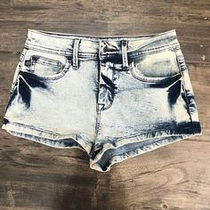 Acid Wash 5-Pocket Jean Shorts Inseam 1.5” Waist 26” Washed Jean Shorts, Acid Wash Jeans, Pocket Jeans, Acid Wash, Sneak Peek, Jean Shorts, Random Stuff, Color Blue, Womens Shorts