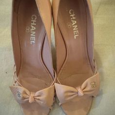 Vintage Beauty, Chanel Bow Pumps In Pink Pre Owned Sz 41 Chanel Bow, Shoes Chanel, Chanel Pink, Cute Shoes Heels, Bow Pumps, Pink Chanel, Chanel Shoes, Vintage Beauty, Pink Bow