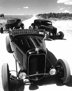 an old black and white photo of some cars