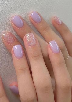 Spring Nails 2023 Gel Short Square Purple, Spring Nails 2023 Gel Colors Purple, Lavender Powder Nails, Spring Gel Nails Ideas Color Combos, Lavender Dip Powder Nails Short, Light Purple Gel Nails Short, Gel Manicure Purple, Lavender Short Nails With Design, Purple Powder Dipped Nails