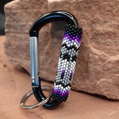 3" Beaded Carabiner with Size 11 Beads. Beaded Carabiner, Native American Beadwork Patterns, Native American Beadwork, Beadwork Patterns, Bead Work Jewelry, Work Jewelry, Beaded Keychains, Beading Patterns, Lanyard