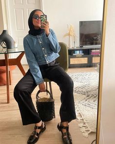 Blazer Outfits Hijab, Denim Blazer Outfit, Jeans Outfit Hijab, Cropped Denim Jacket Outfit, Outer Outfit, Cropped Jacket Outfit, Cropped Outfits, Jacket Trend, Botas Western