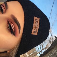 @curlybeauty00 Makeup Eyeshadow Looks, Winter Make-up, Winter Make Up, Make Up Diy, Look Grunge, Winter Makeup, Natural Lighting