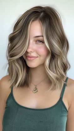 Fall Hair Light Brown Blonde, Long Light Brown Balayage Hair, Fall Hair Colors Ash Blonde, Balayage Hair For Round Face, Hair Color For Fair Pink Skin, Round Face Balayage, Cute Haircolor Ideas Short Hair, Partial Highlights Medium Length Hair, Ash Face Framing Highlights