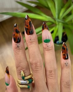 Nails And Rings, Kutek Disney, Unghie Sfumate, Edgy Nails, Smink Inspiration, Makijaż Smokey Eye