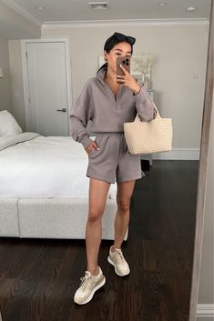 How to tuck a chunky knit sweater Matching Lounge Set Shorts, Shorts Lounge Set, Fleece Outfit, Cozy Weekend, True Summer, Petite Blazer, Blazer Mini Dress, Stylish Winter Outfits, Winter Capsule Wardrobe